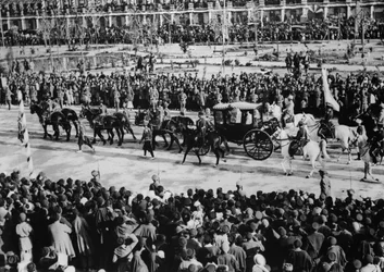 Procesión de la coronación, Teherán, 1926