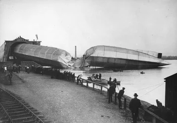 Naufragio del mayor dirigible de Gran Bretaña, The Mayfly, en Barrow, 1911