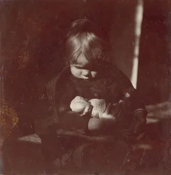 Betty Reynolds con muñeca en el regazo, ca. 1885