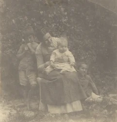 [Frances Crowell y sus hijos]