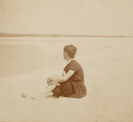[Mary Macdowell en la playa, Manasquan, Nueva Jersey]