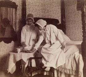 [La señorita Van Buren y la señorita Willoughby]