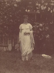 [Sra. Louis Kentin con vestido de estilo Imperio], 1880s