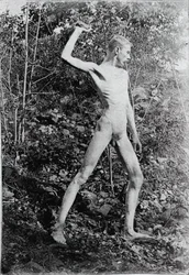 Lanzador de rocas, c. 1883