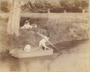 Dos niños jugando en el arroyo, 4 de julio de 1883