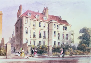 Entrada a Queen Square desde el parque, con vista a la casa de Jeremy Bentham