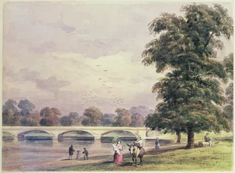 El puente entre Kensington Gardens y Hyde Park en Serpentine