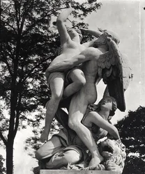 Saturno raptando a Cibeles, alegoría de la Tierra, c.1675-80, fotografiado en el Jardín de las Tullerías, París, por Adolphe Giraudon (1849-1929)