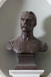 Busto de Sir Mervyn Macartney, c.1899