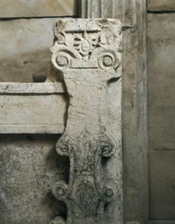 Tumba tracia de Sveshtari, detalle de la arquitectura cerca del sarcófago, siglo III a.C.