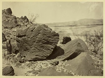 Roca tallada por la deriva de la arena, debajo de Fortification Rock, Arizona