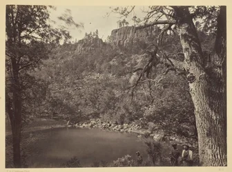 Vista del lago Apache, Sierra Blanca, Arizona