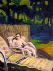 Un hombre descansando al aire libre