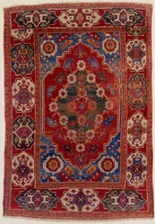 Una alfombra de Transilvania con motivos florales sobre un fondo rojo ladrillo, finales del siglo XVII
