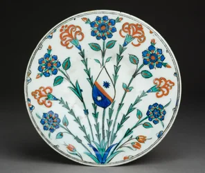 Plato con escudo de armas europeo, Iznik, turco, c.1570