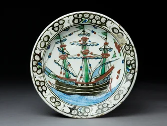 Plato de pasta de piedra con decoración bajo vidriado, Iznik, c.1620-30