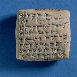 Tabla grabada con una carta de Tirirsama al rey Niqmepa, de Atshana, siglo XIV a.C.