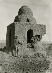 Gran Tumba, necrópolis, Qasr Ibrim, Egipto, fotografía de Ugo Monneret de Villard