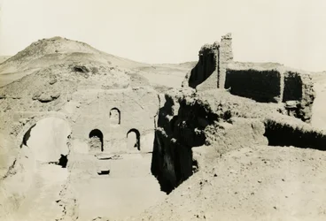 Interior de la gran torre del homenaje (qasr) del monasterio de San Simeón, Asuán, Egipto, fotografía de Ugo Monneret de Villard.