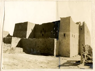 Gran torre del homenaje (qasr) del monasterio de San Simeón, Asuán, Egipto, fotografía de Ugo Monneret de Villard.