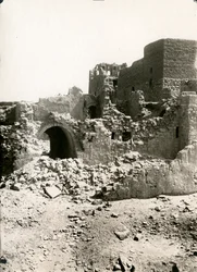 Gran torre del homenaje (qasr) del monasterio de San Simeón, Asuán, Egipto, fotografía de Ugo Monneret de Villard.