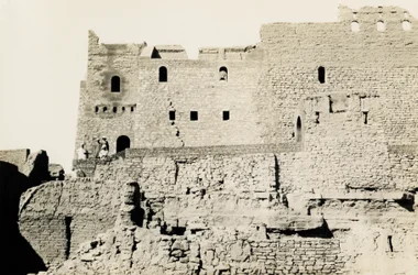 Monasterio de San Simeón tras su restauración, Asuán, Egipto, fotografía de Ugo Monneret de Villard