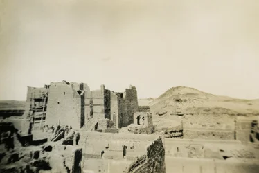 Monasterio de San Simeón durante su restauración, Asuán, Egipto, fotografía de Ugo Monneret de Villard