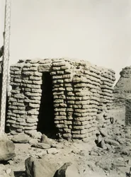 Tumba en la necrópolis norte, Qasr Ibrim, Egipto, fotografía de Ugo Monneret de Villard