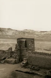 Torre occidental del monasterio de San Simeón, Asuán, Egipto, fotografía de Ugo Monneret de Villard