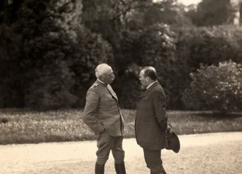 Louis Barthou habla con el general Luigi Cadorna. La foto fue tomada en mayo de 1916, durante la Primera Guerra Mundial.