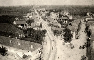 Panorámica de la ciudad de Romans, tomada desde el campanario de la iglesia durante la Primera Guerra Mundial (foto en blanco y negro)