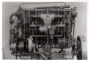 Motor de dirigible Daimler de 115 PS del Zeppelin LZ 6, c1909-1910, 1933