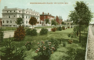 25 Portland Place, residencia de McMillan (luego Jackson Johnson), construida en 1892; 23 Portland Place, William H. y Florence Plimpton Thornburgh, construida en 1892; 19 Portland Place, residencia de Oliver A. Hart, construida en 1893