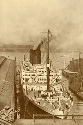 Un famoso transatlántico francés, El París 34,569 toneladas, c1930