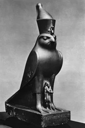 Un halcón de Horus con el Rey Nectanebo I 380 a.C.-362 a.C., c. 370 a.C. 1936
