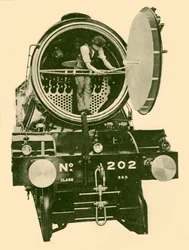 Una locomotora mixta de Londres y del noreste con la caja de humo abierta, c1930