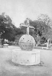 Un Relicario de Motín - La Cruz de la Iglesia de Delhi, c1910