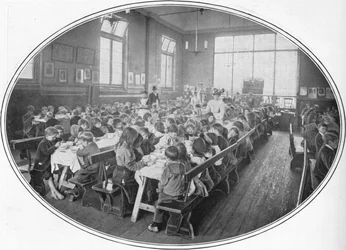 Cena de la Unión de Escuelas Desgarradas, Camberwell, Londres, c1901