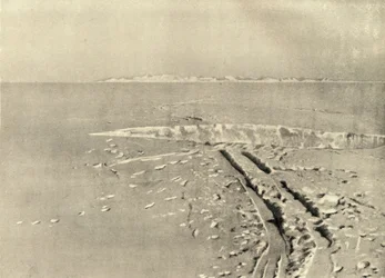 Una crevasse típica en superficie nivelada, c. 1908, 1909