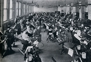 Vista de la batería más grande de máquinas de composición del mundo