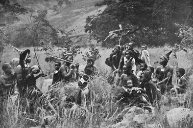 Un músico zulú y su audiencia, 1912