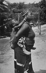 Una mujer zulú y su hijo, 1902