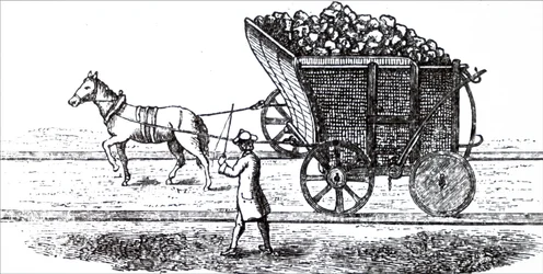 Un caballo tirando de un carro de carbón
