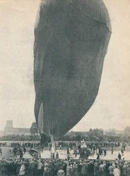 Un gran globo era necesario para el ascenso del profesor Piccard, c. 1936-1937
