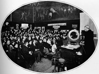 Una conferencia en la Royal Society of Arts, Londres, c. 1903