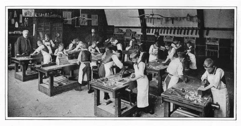 Centro de formación manual: trabajo en madera, Londres, c. 1900-1901