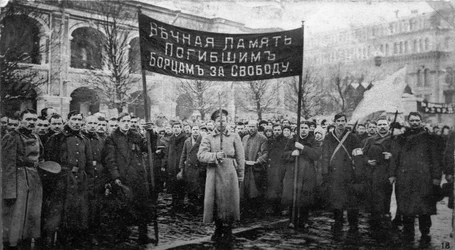 Ceremonia de luto por las víctimas de la Revolución de Febrero, Rusia, 1917