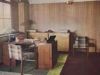 Una oficina privada diseñada y ejecutada por Gordon Russell Ltd., Broadway Worcs y Londres, 1935