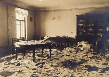 Una habitación después de una búsqueda, Rusia, principios del siglo XX
