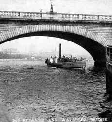 Un vapor pasando por debajo del Puente de Waterloo, Londres